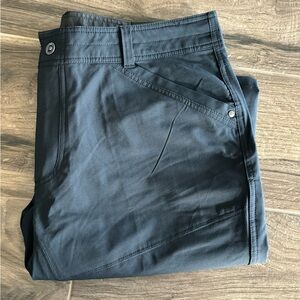 Men’s KUHL pants EUC - never worn Size 38x34